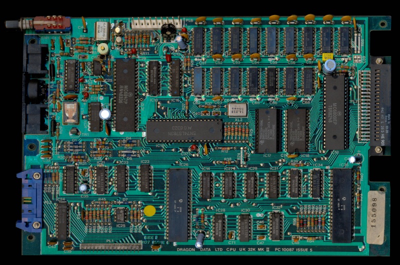 File:Dragon32 PCB Top (PC10087 Issue5 Alt).jpg