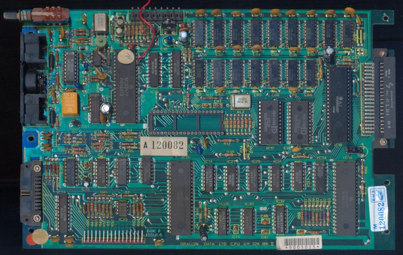 File:Dragon32 PCB Top (PC10087 Issue6 PN48127 with PN48200 Issue 2).jpg